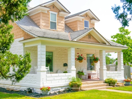 Landscaped Gardens & Walking Paths